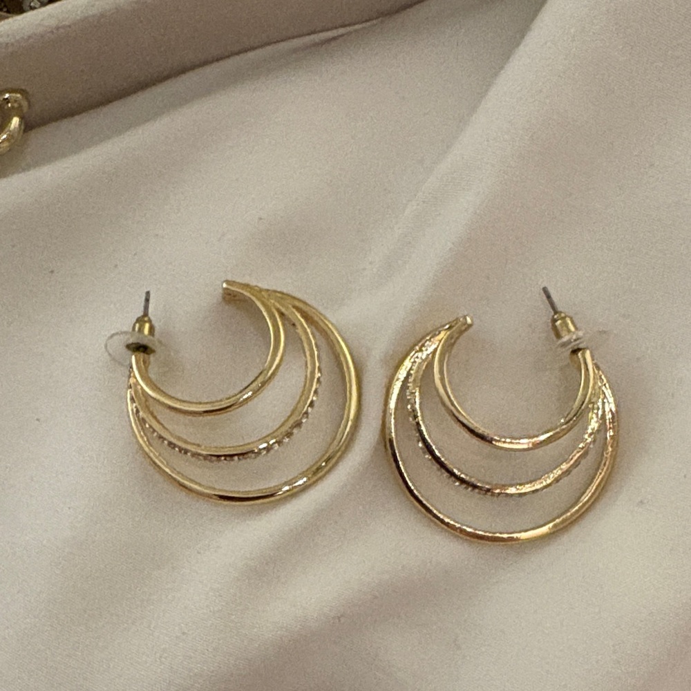 Elegant Gold Hoop Earrings